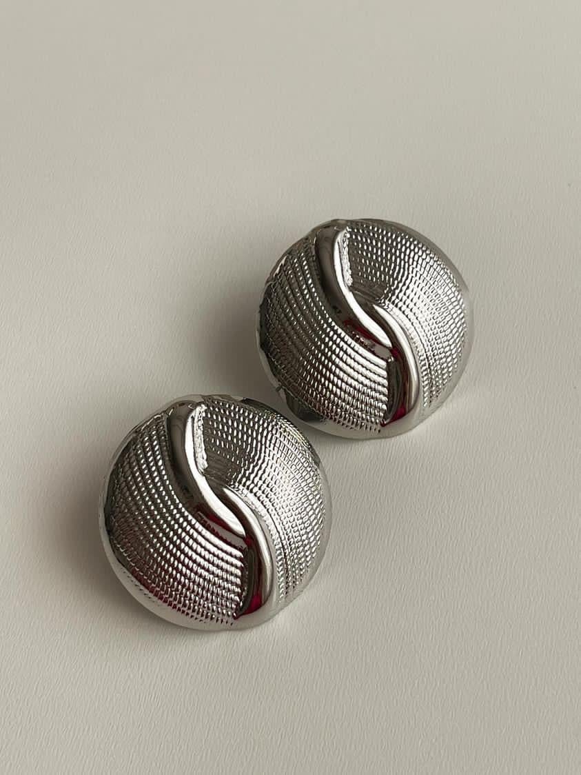 Özel Kaplama Gümüş Renk Hafif Vintage Düğme Küpe (2.5 Cm)