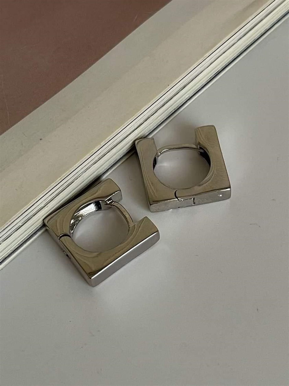 Özel Kaplama Gümüş Renk Kare Küpe (1.80 Cm)