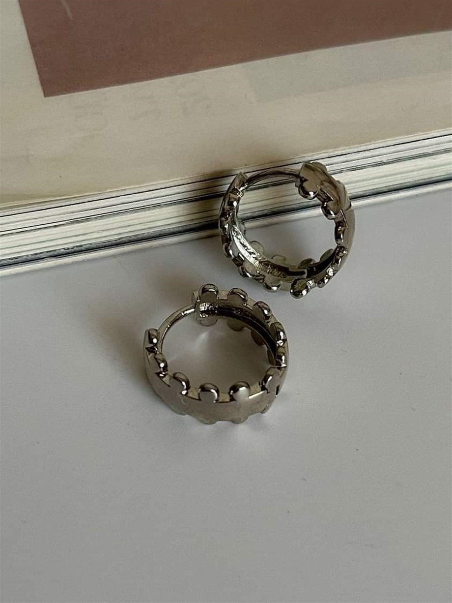 Özel Kaplama Gümüş Renk Kenarları Pırpırlı Halka Küpe (1.60 Cm)