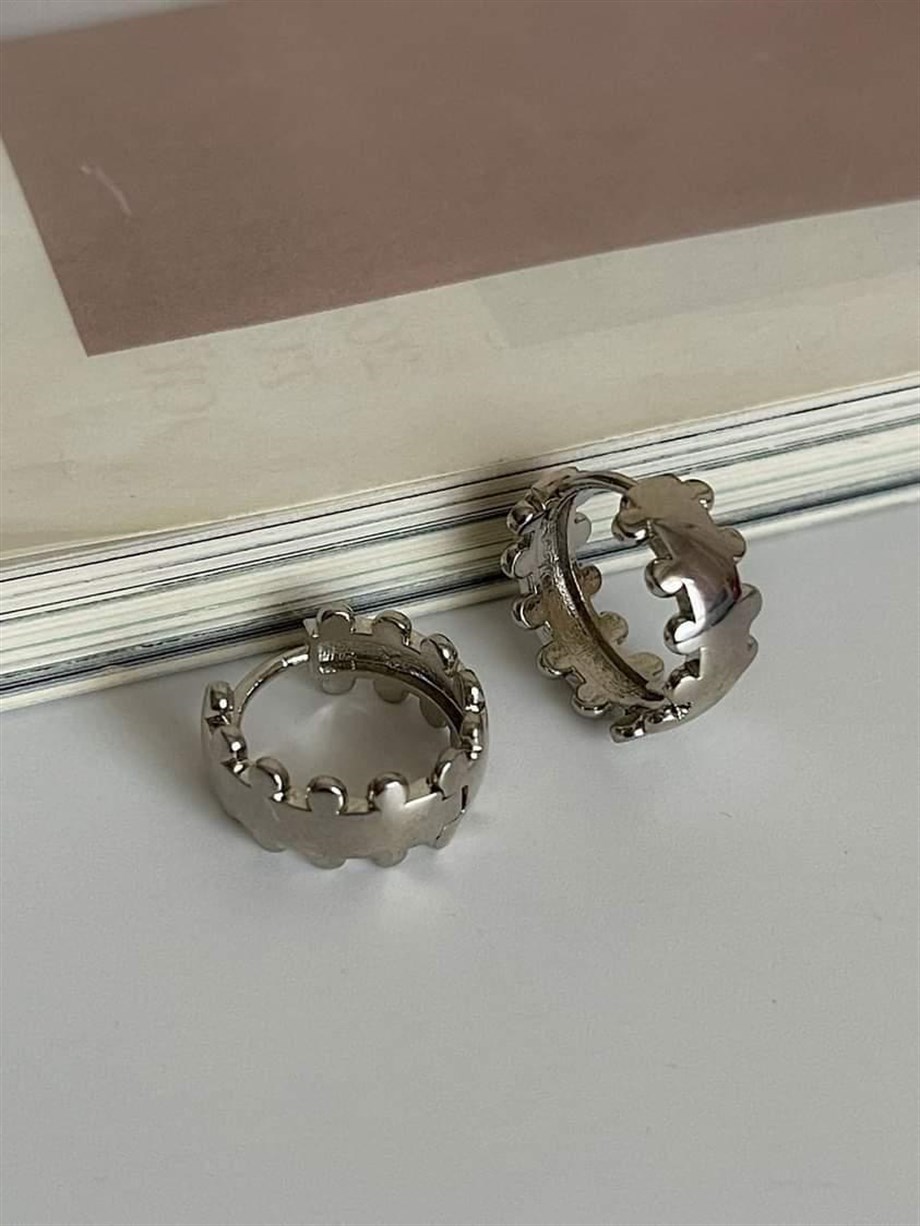 Özel Kaplama Gümüş Renk Kenarları Pırpırlı Halka Küpe (1.60 Cm)