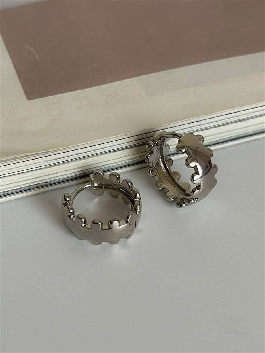 Özel Kaplama Gümüş Renk Kenarları Pırpırlı Halka Küpe (1.60 Cm)