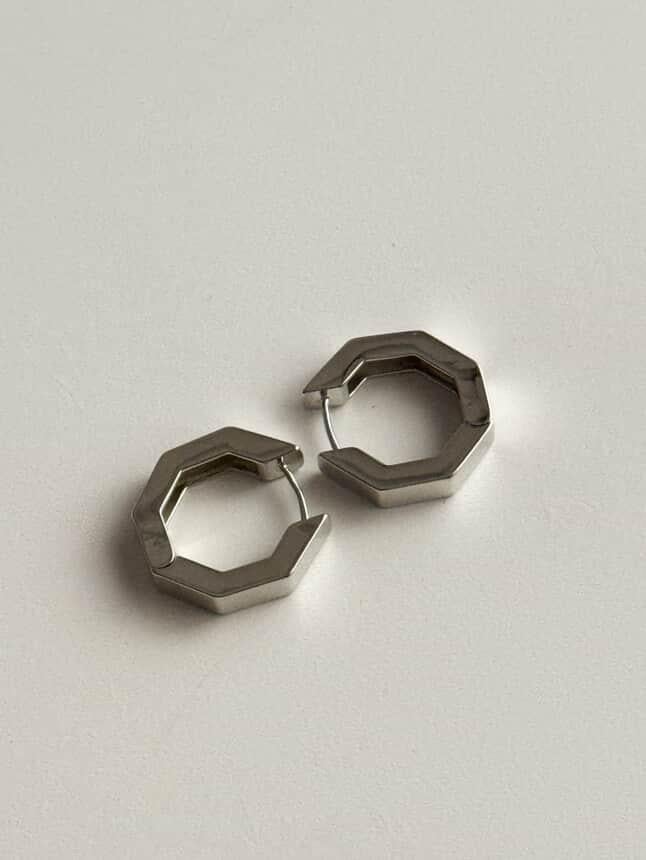 Özel Kaplama Gümüş Renk Köşeli Küpe (2.40 Cm)