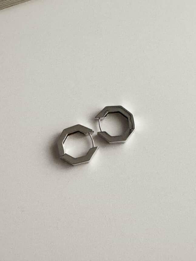 Özel Kaplama Gümüş Renk Köşeli Küpe (2.40 Cm)