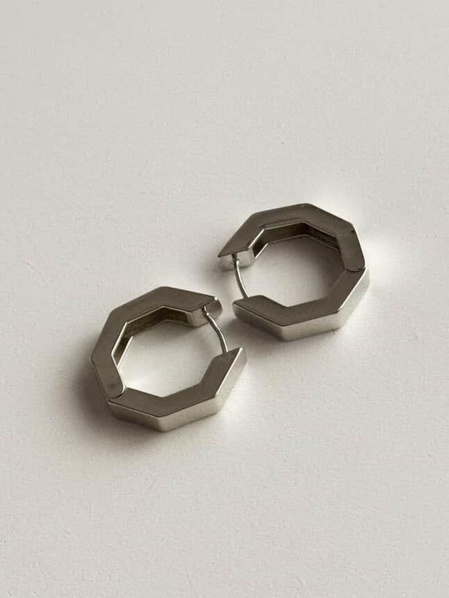 Özel Kaplama Gümüş Renk Köşeli Küpe (2.40 Cm)