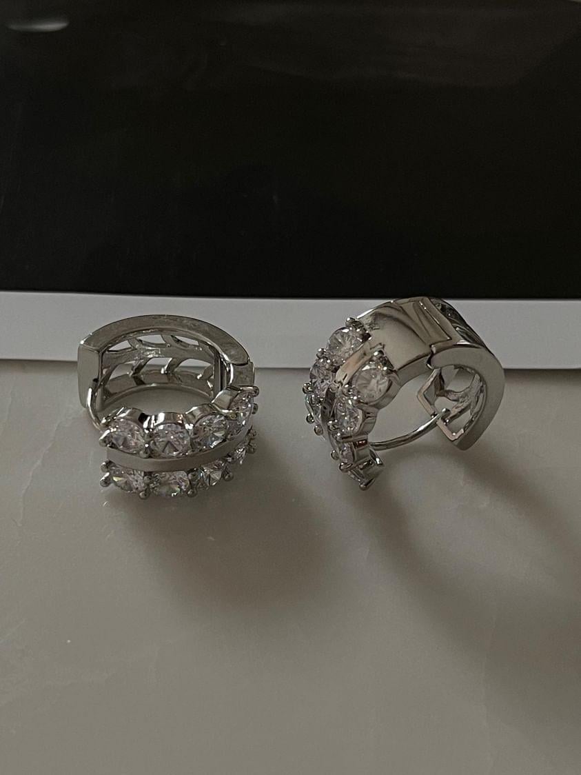 Özel Kaplama Gümüş Renk Zirkon Taşlı Luna Küpe (1.80 Cm)