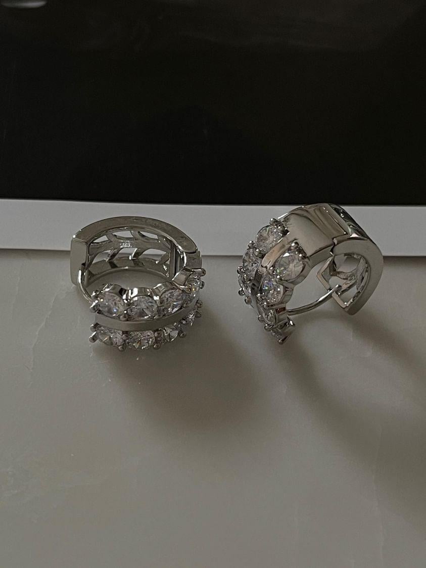 Özel Kaplama Gümüş Renk Zirkon Taşlı Luna Küpe (1.80 Cm)