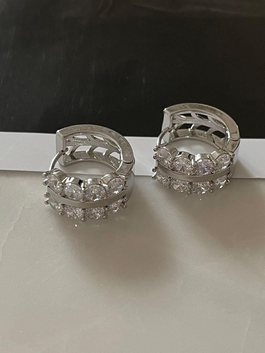 Özel Kaplama Gümüş Renk Zirkon Taşlı Luna Küpe (1.80 Cm)