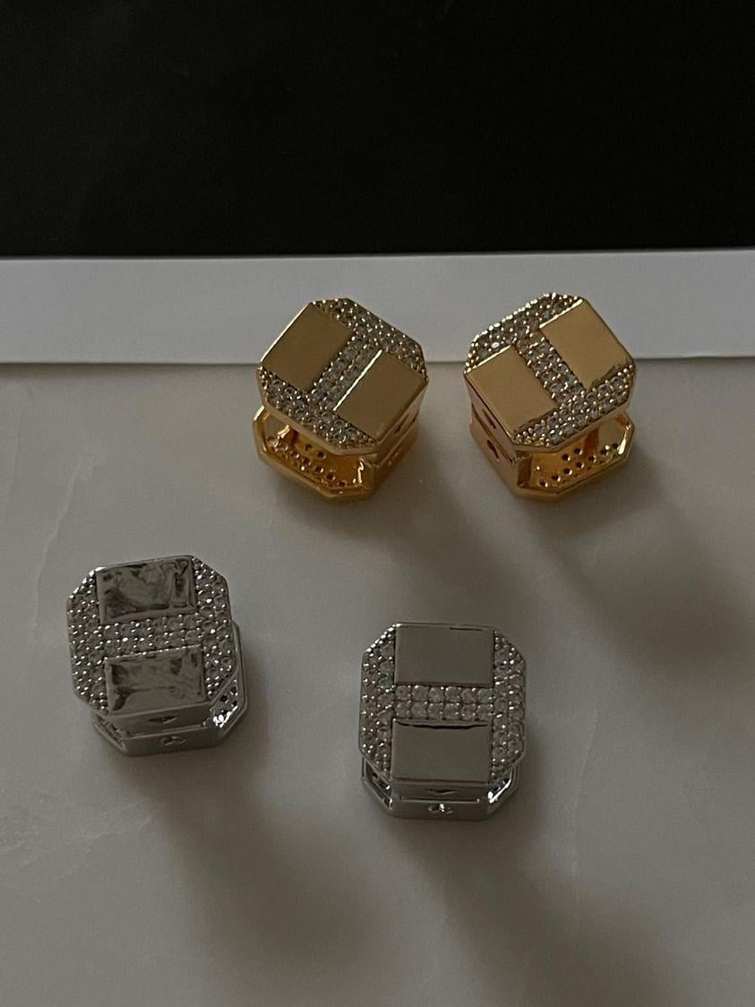 Özel Kaplama Vip Gold Renk Zirkon Taşlı Kare Küpe (1.20 Cm)