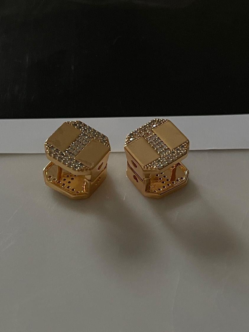 Özel Kaplama Vip Gold Renk Zirkon Taşlı Kare Küpe (1.20 Cm)