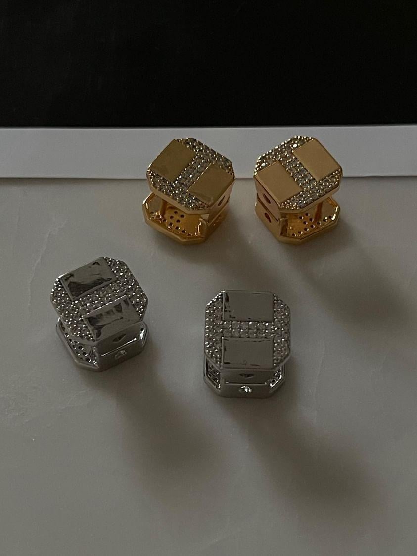Özel Kaplama Vip Gold Renk Zirkon Taşlı Kare Küpe (1.20 Cm)