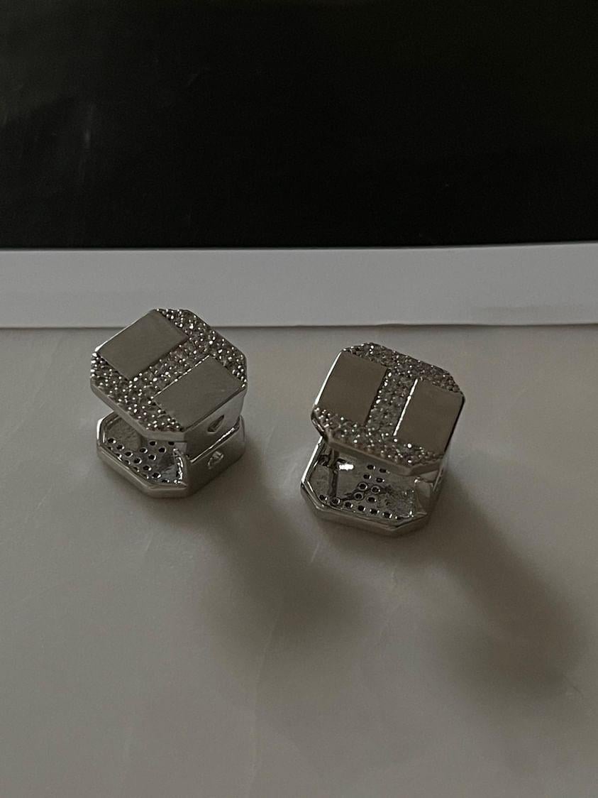 Özel Kaplama Vip Gümüş Renk Zirkon Taşlı Kare Küpe (1.20 Cm)