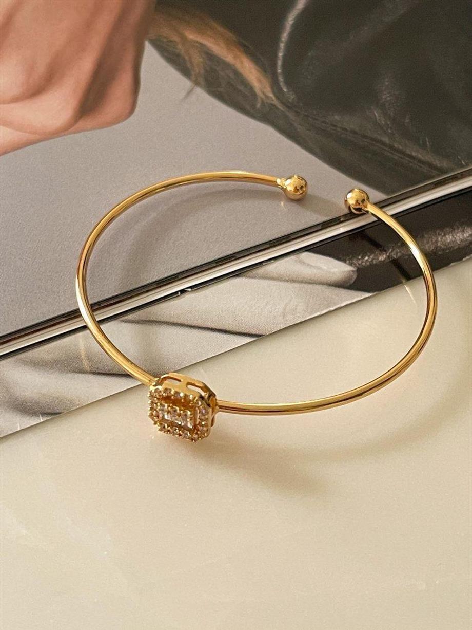 Özel Mikro Altın Kaplama Beyaz Baget Taşlı Minimal Gold Kelepçe Bileklik 