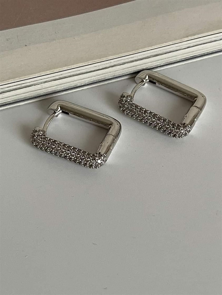 Özel Seri Gümüş Renk Zirkon Taşlı Kare Küpe (2.10 Cm)