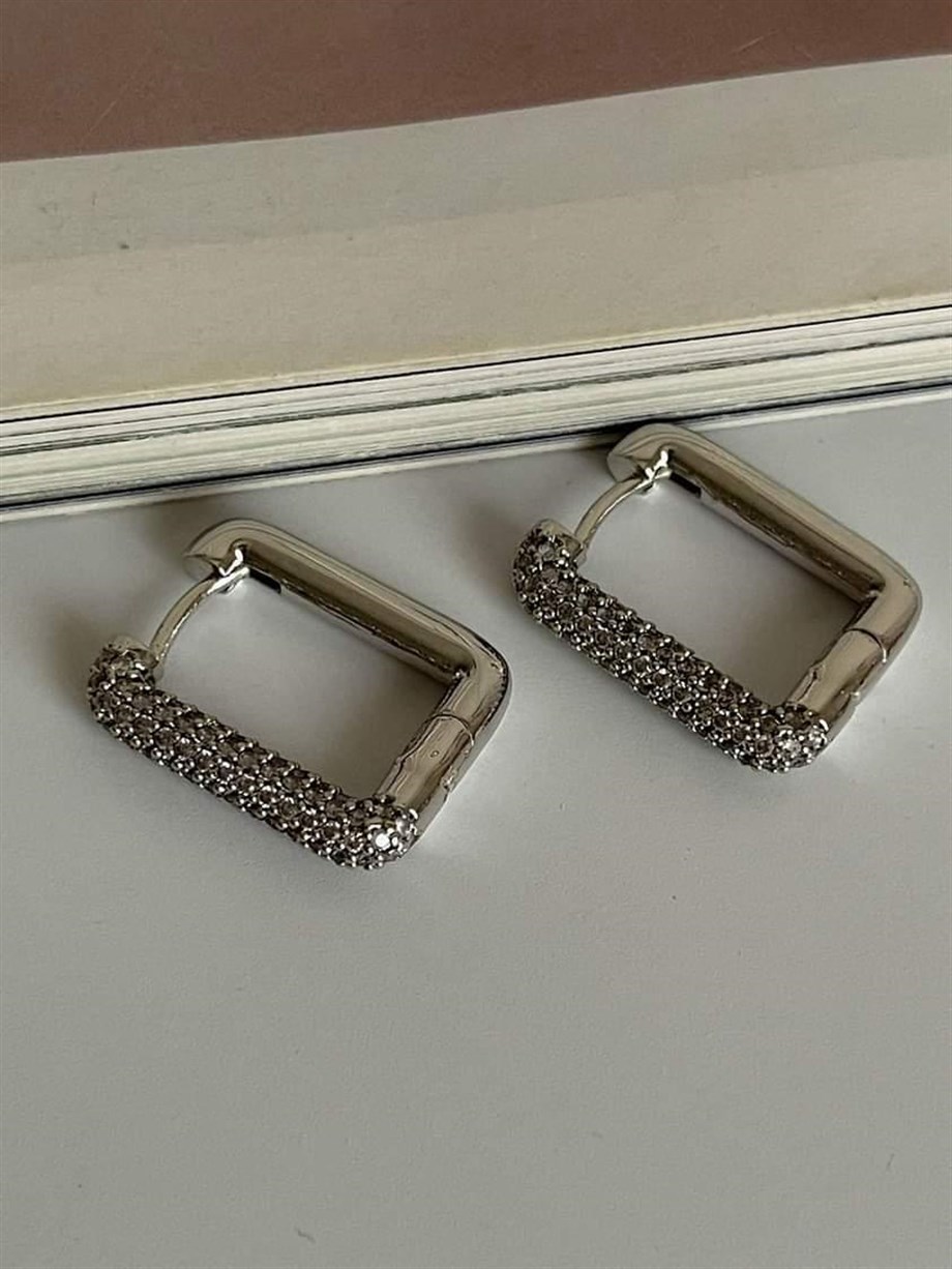 Özel Seri Gümüş Renk Zirkon Taşlı Kare Küpe (2.10 Cm)