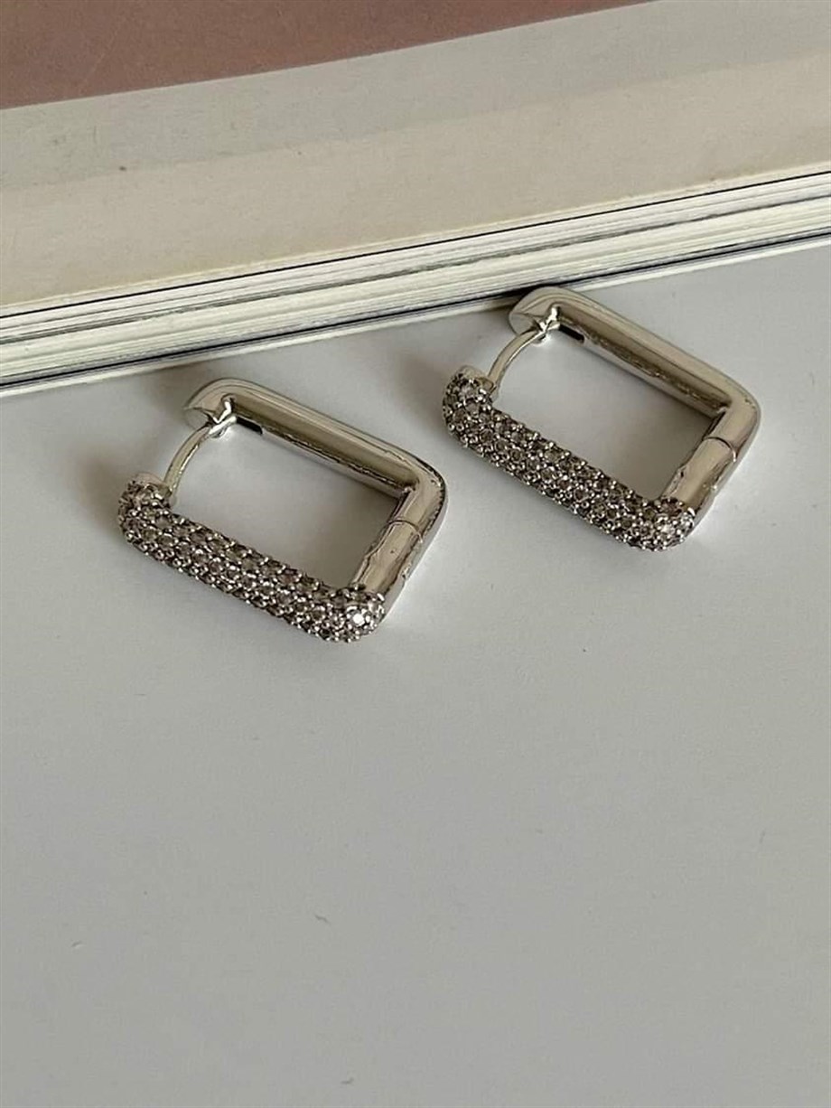 Özel Seri Gümüş Renk Zirkon Taşlı Kare Küpe (2.10 Cm)