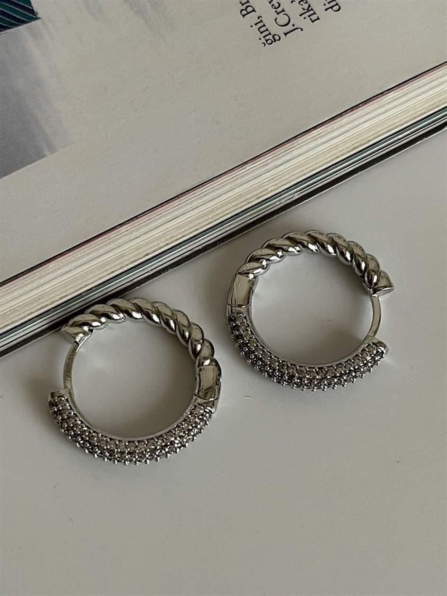 Özel Seri Vip Gümüş Renk Taşlı Arkası Burgu Halka Küpe (2.20 Cm)