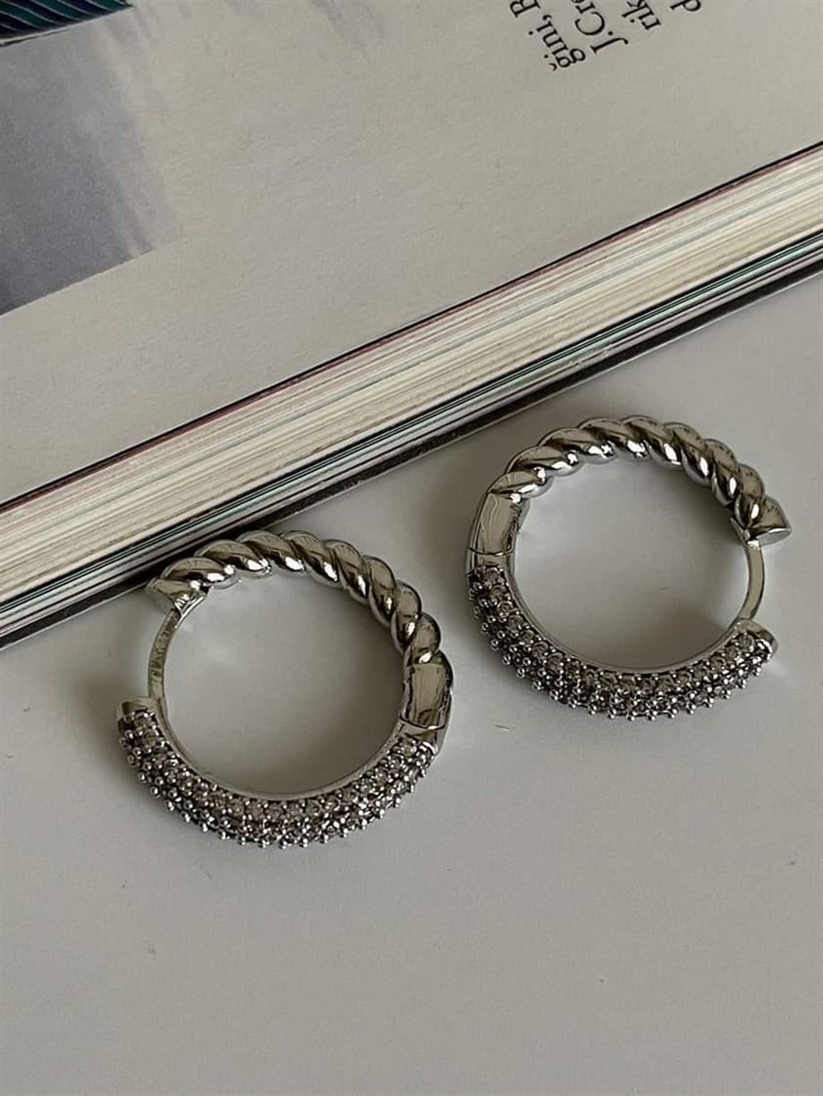 Özel Seri Vip Gümüş Renk Taşlı Arkası Burgu Halka Küpe (2.20 Cm)
