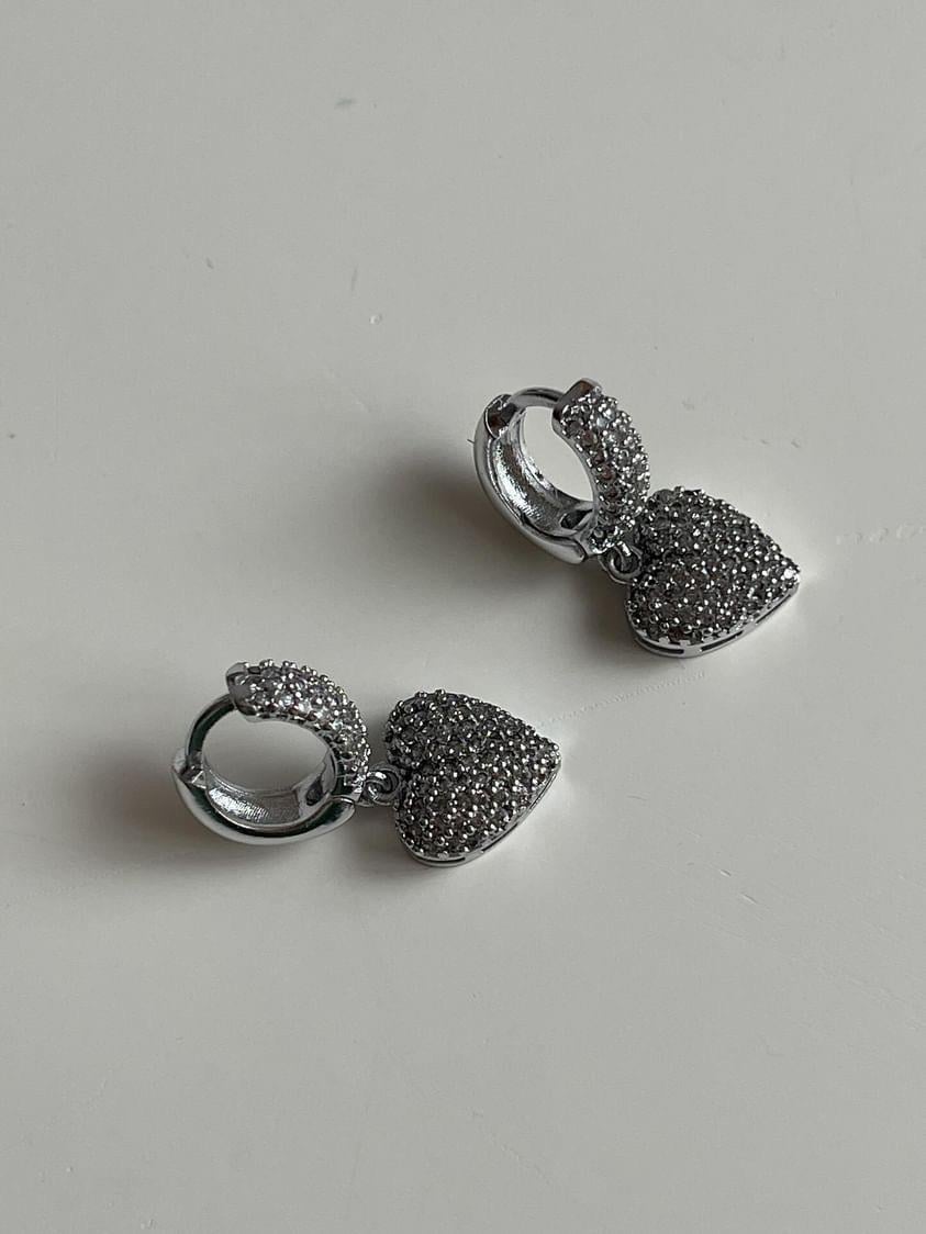 Özel Seri Vip Gümüş Renk Zirkon Taşlı Kalpli Küpe (2.30 Cm)