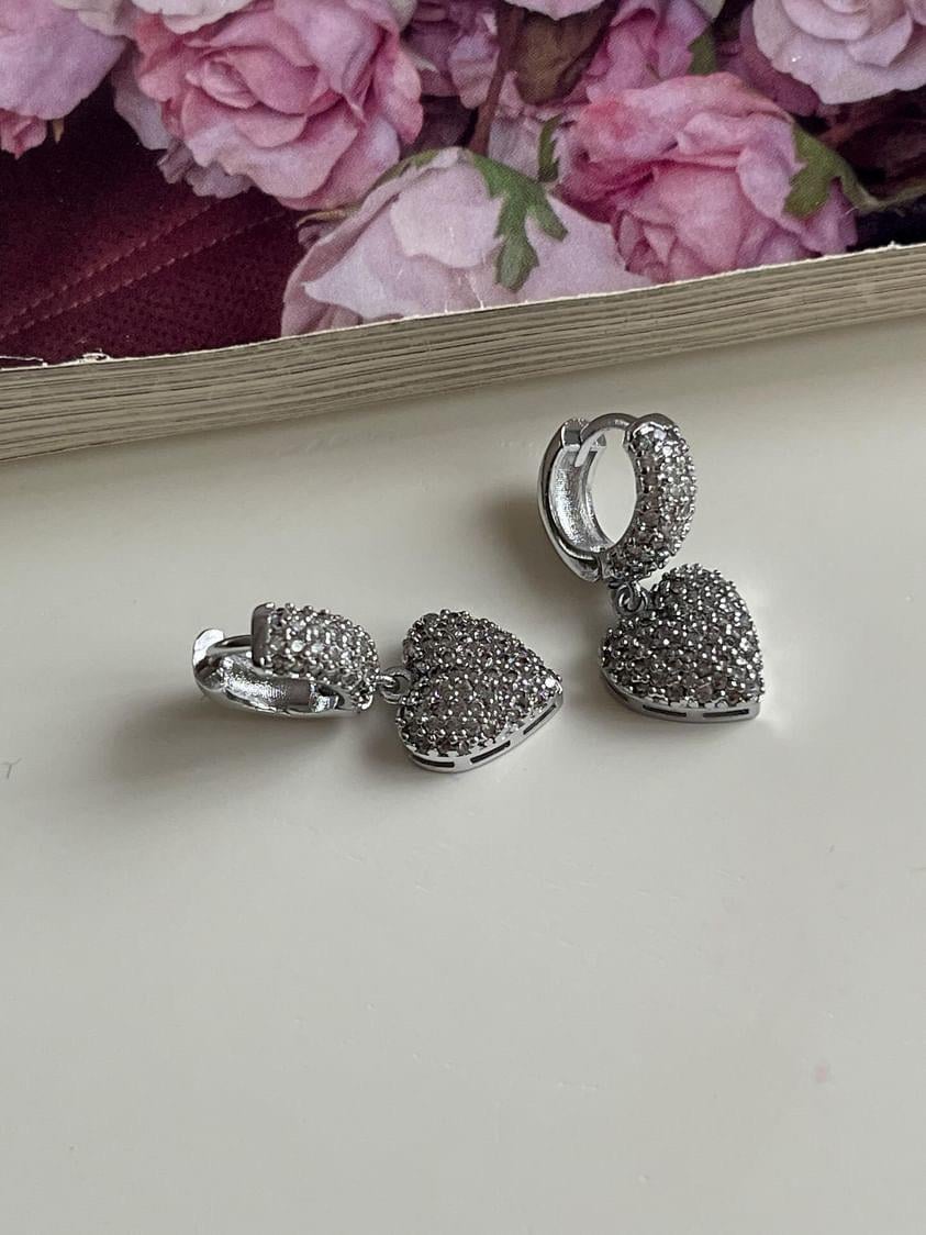 Özel Seri Vip Gümüş Renk Zirkon Taşlı Kalpli Küpe (2.30 Cm)