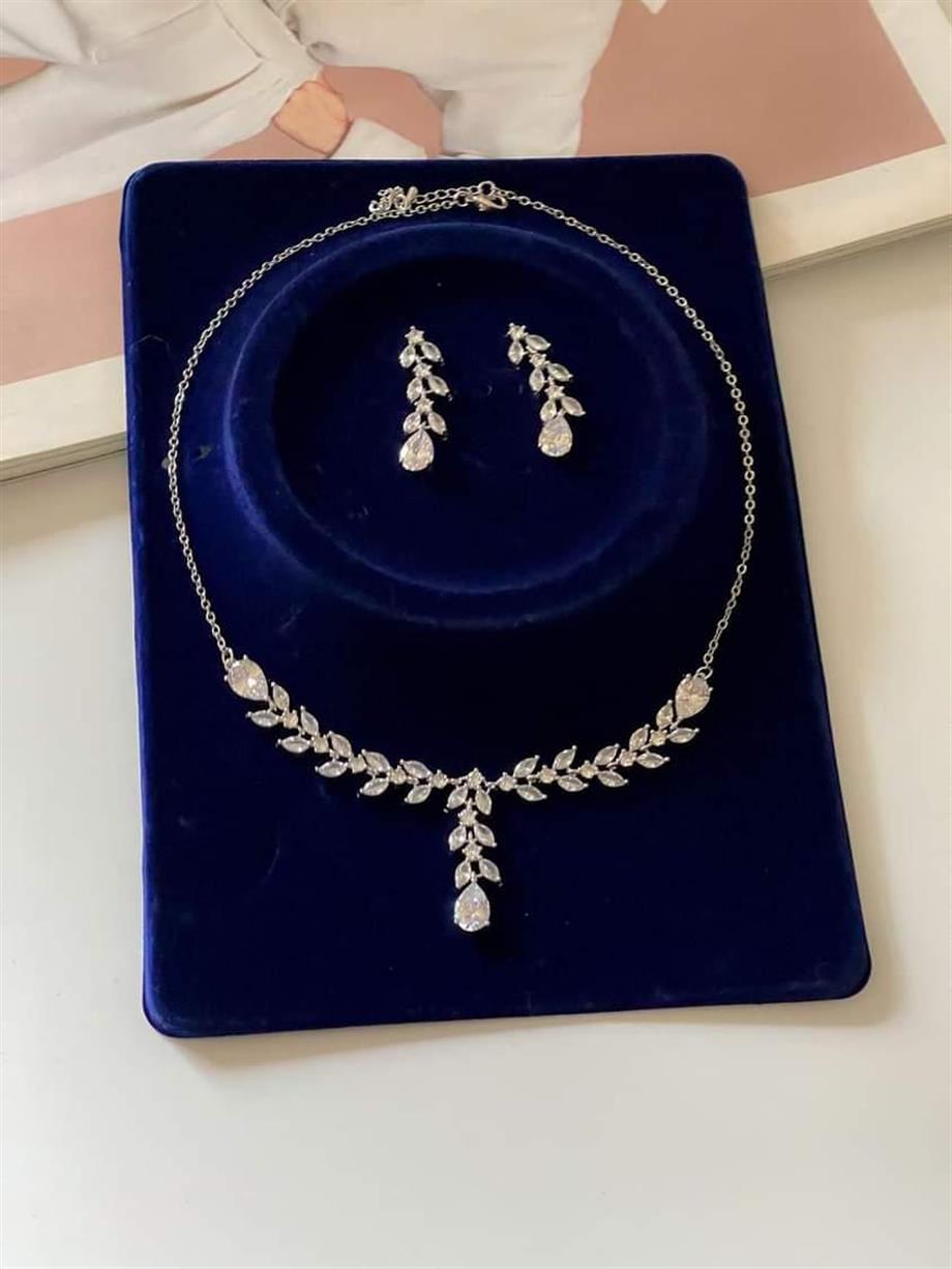 Pırlanta Montür Taşlı Gümüş Renk Tina Kolye Küpe Seti (50 Cm)