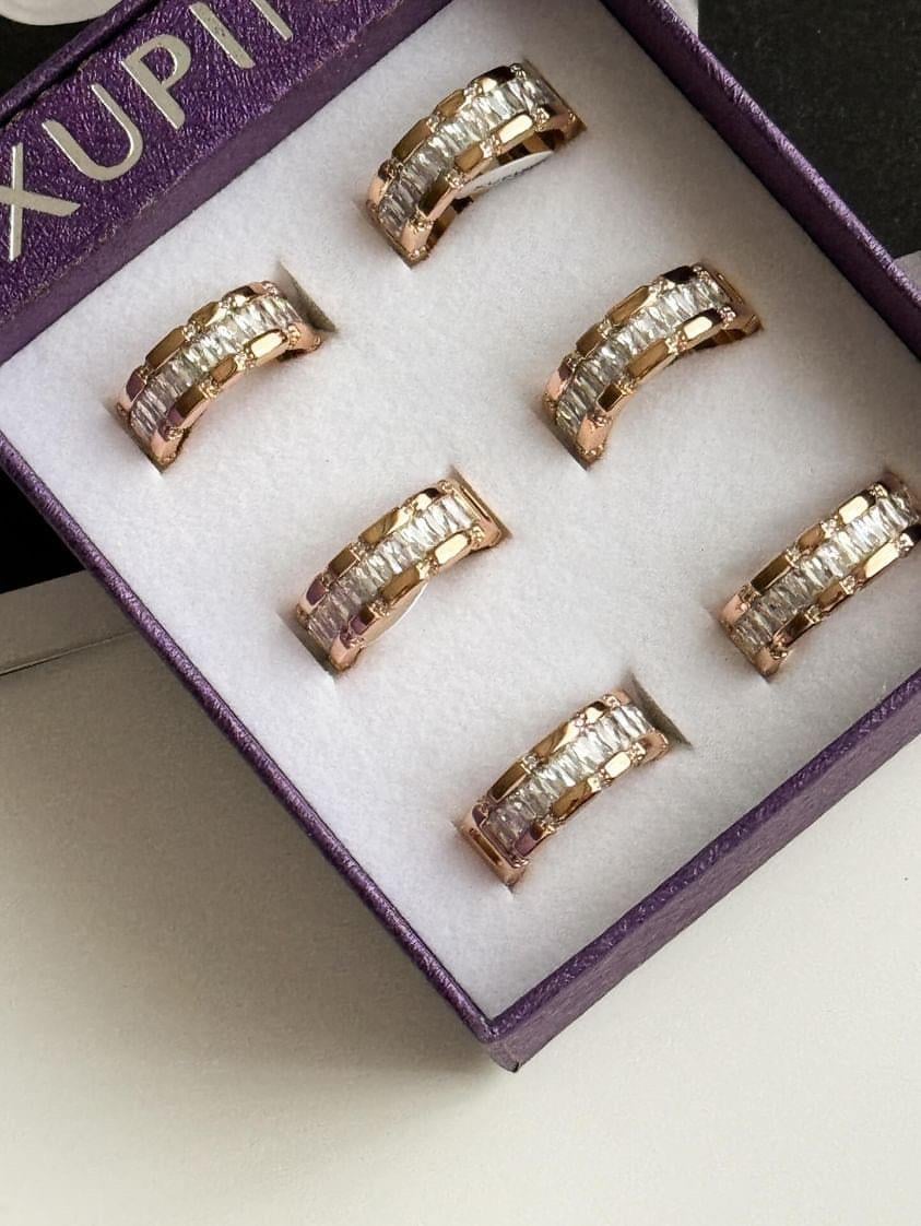 Xuping Gold Baget Taşlı Numaralı Yüzük (18 Numara)