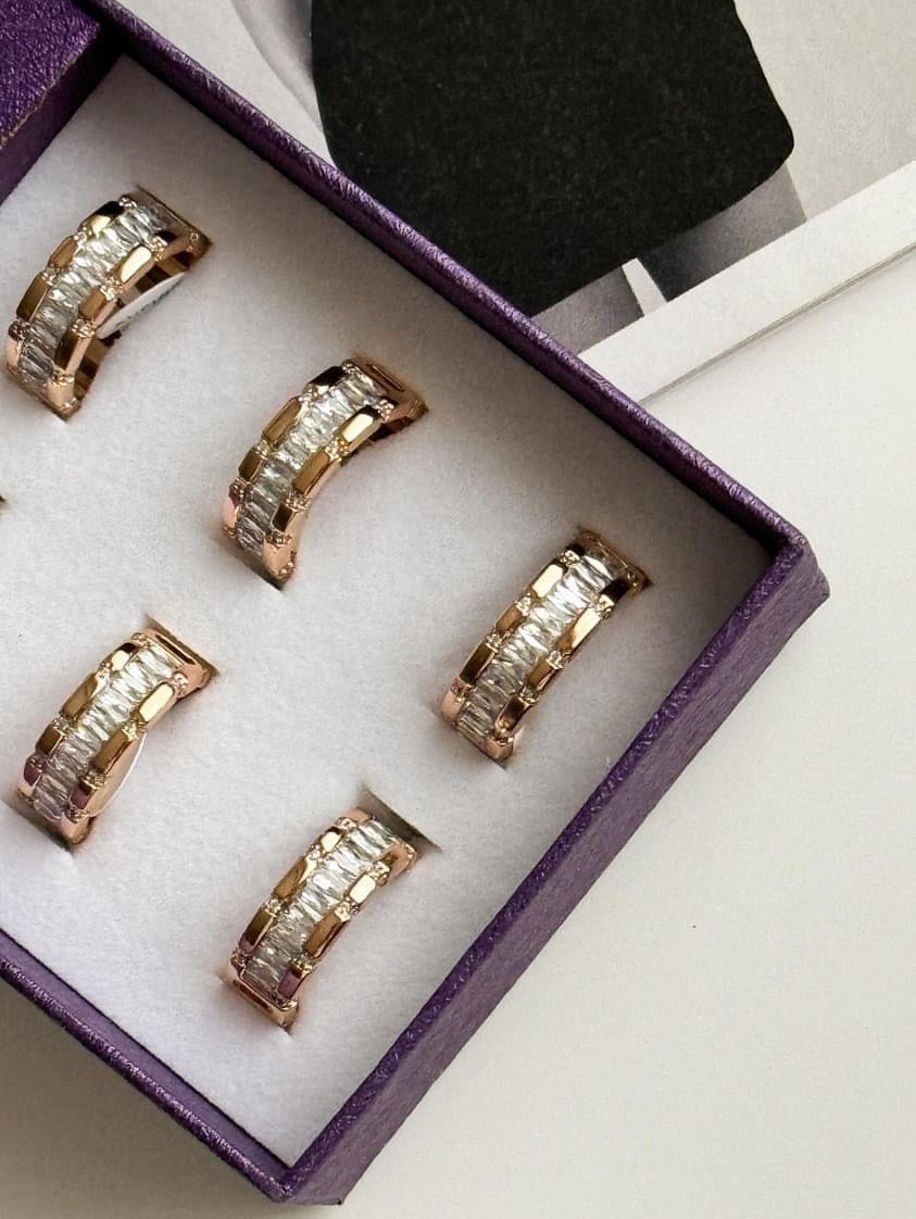 Xuping Gold Baget Taşlı Numaralı Yüzük (18 Numara)