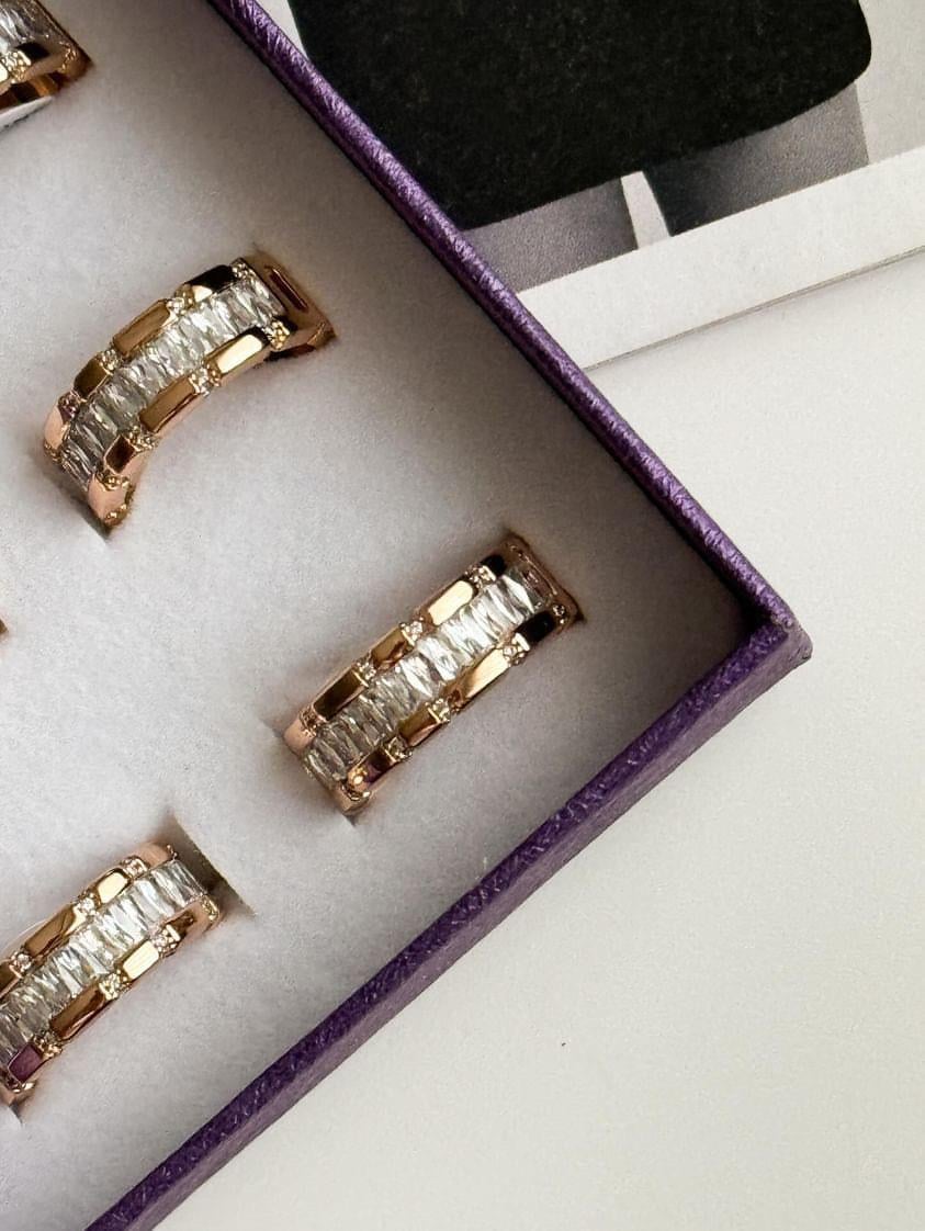 Xuping Gold Baget Taşlı Numaralı Yüzük (18 Numara)