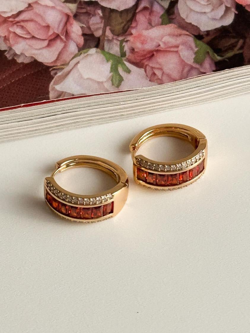 Xuping Gold Kırmızı Baget Taşı Luna Küpe (1.80 Cm)