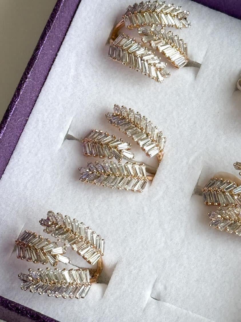 Xuping Gold Yaprak Baget Taşlı Numaralı Yüzük (16 Numara)