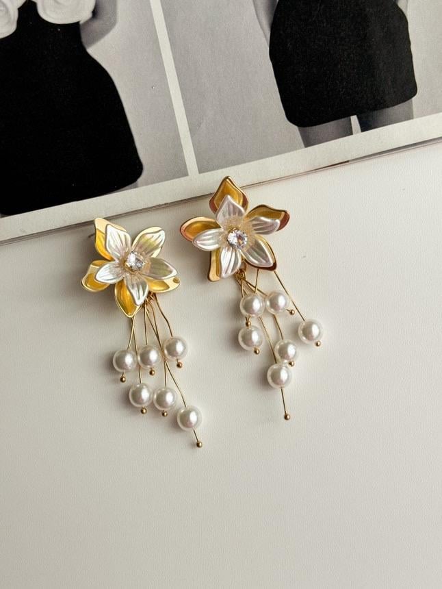 Zr Model İncili Çiçek Küpe (7.5 Cm)