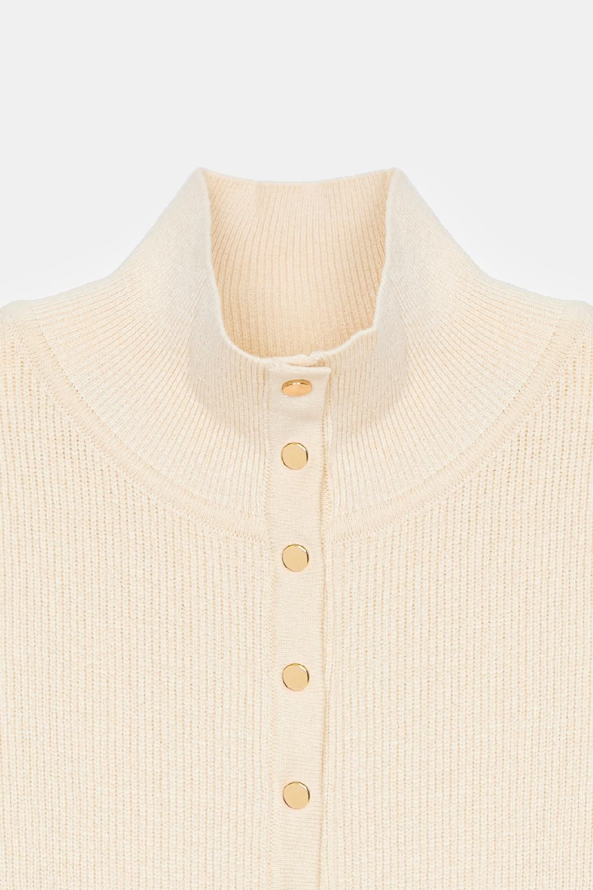 10686 Dik Yaka Çıtçıtlı Triko Kazak 