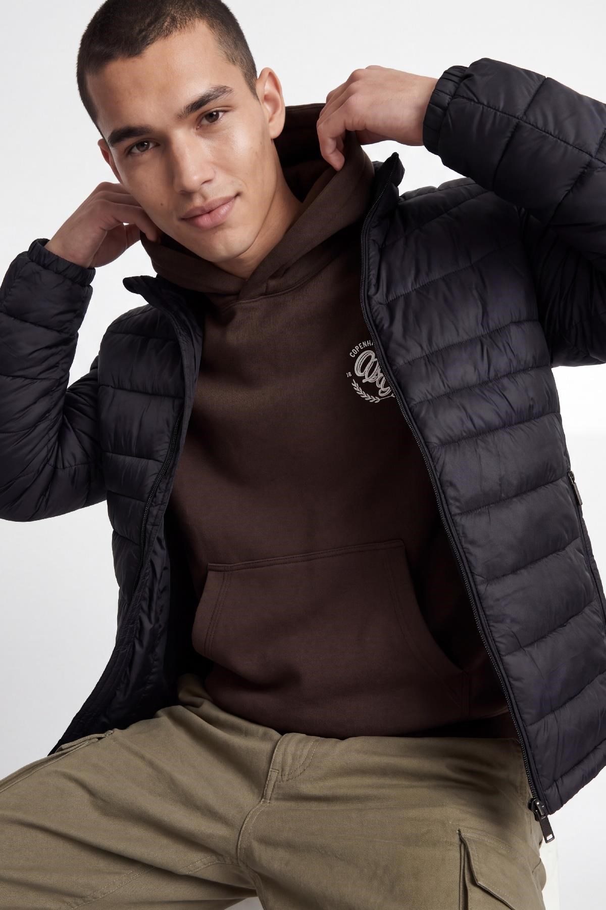 Jack & Jones JJEKINGSLEY Erkek Hafif Şişme Mont Dik Yaka Günlük Rahat 