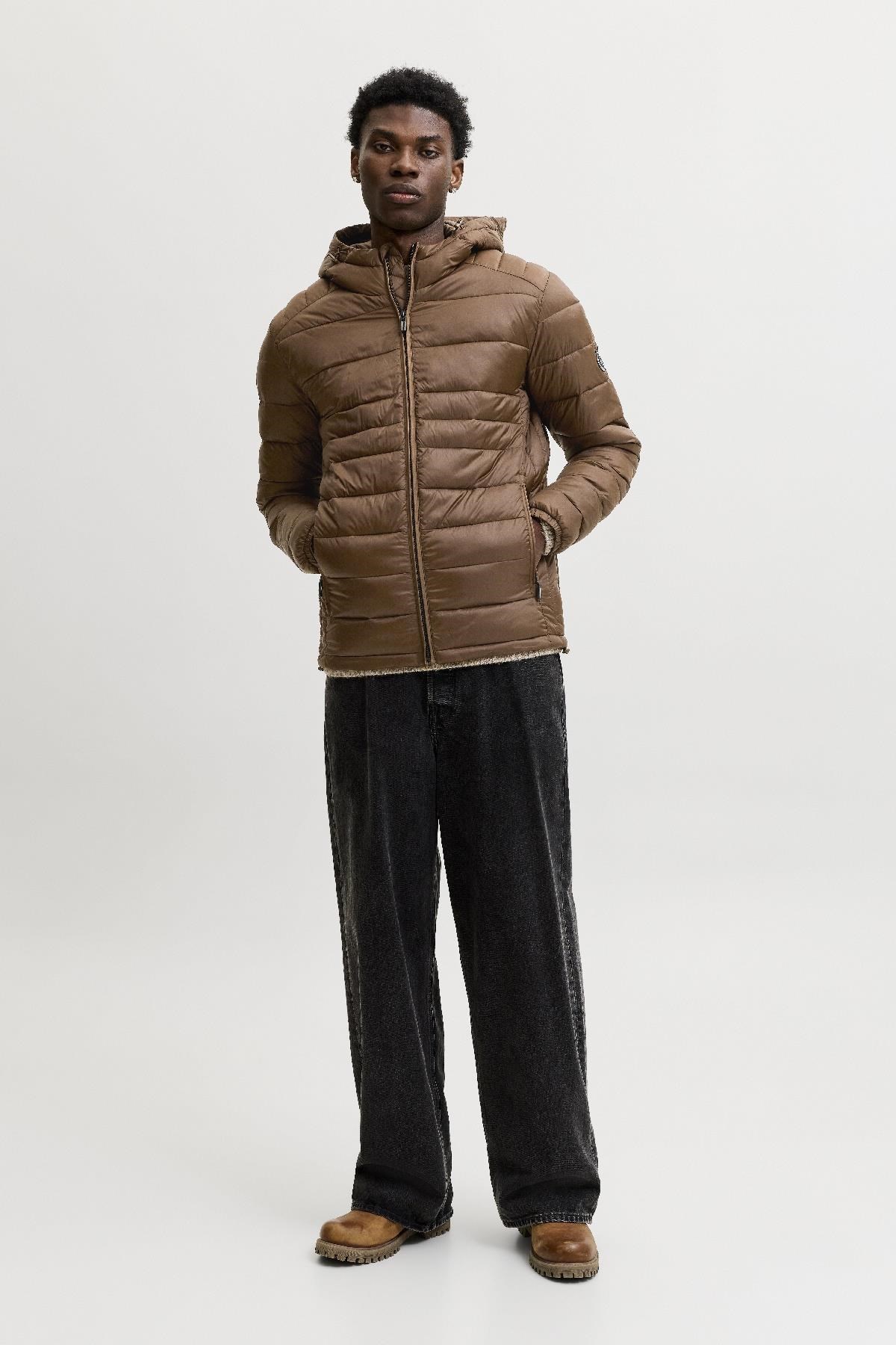 Jack & Jones JJEKINGSLEY Erkek Kapüşonlu Hafif Şişme Mont Puffer Günlük Rahat 
