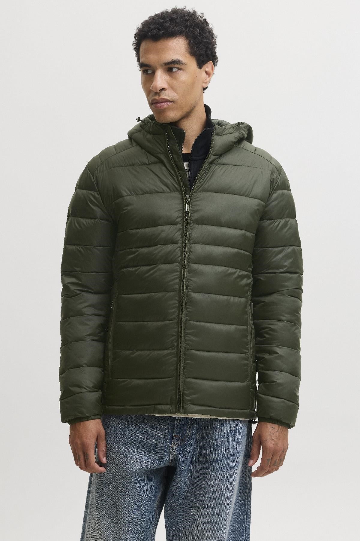 Jack & Jones JJEKINGSLEY Erkek Kapüşonlu Hafif Şişme Mont Puffer Günlük Rahat 