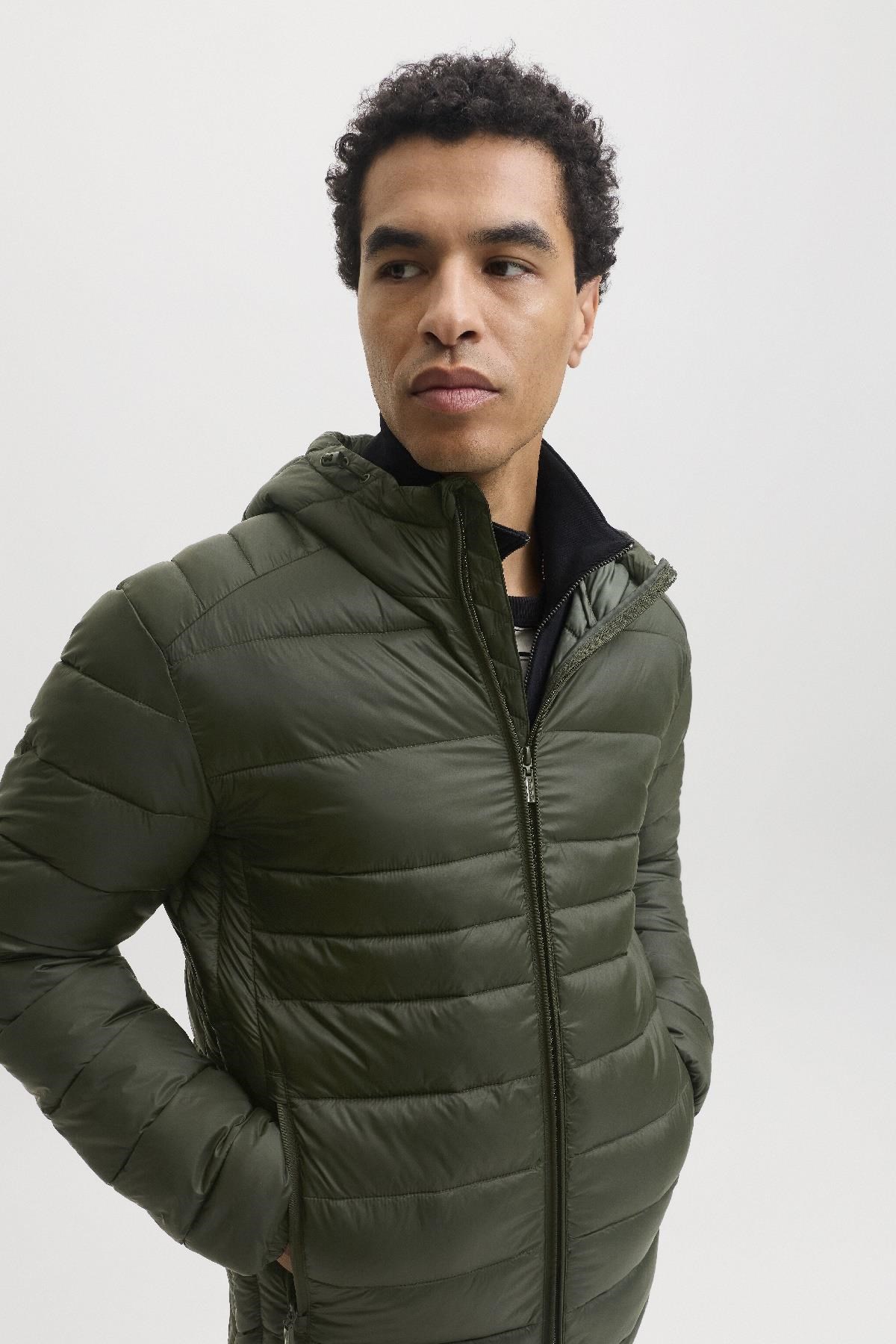 Jack & Jones JJEKINGSLEY Erkek Kapüşonlu Hafif Şişme Mont Puffer Günlük Rahat 