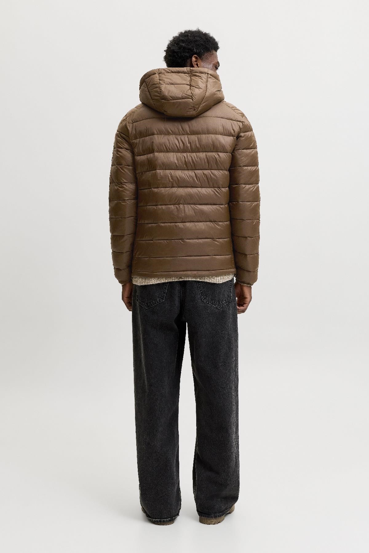 Jack & Jones JJEKINGSLEY Erkek Kapüşonlu Hafif Şişme Mont Puffer Günlük Rahat 