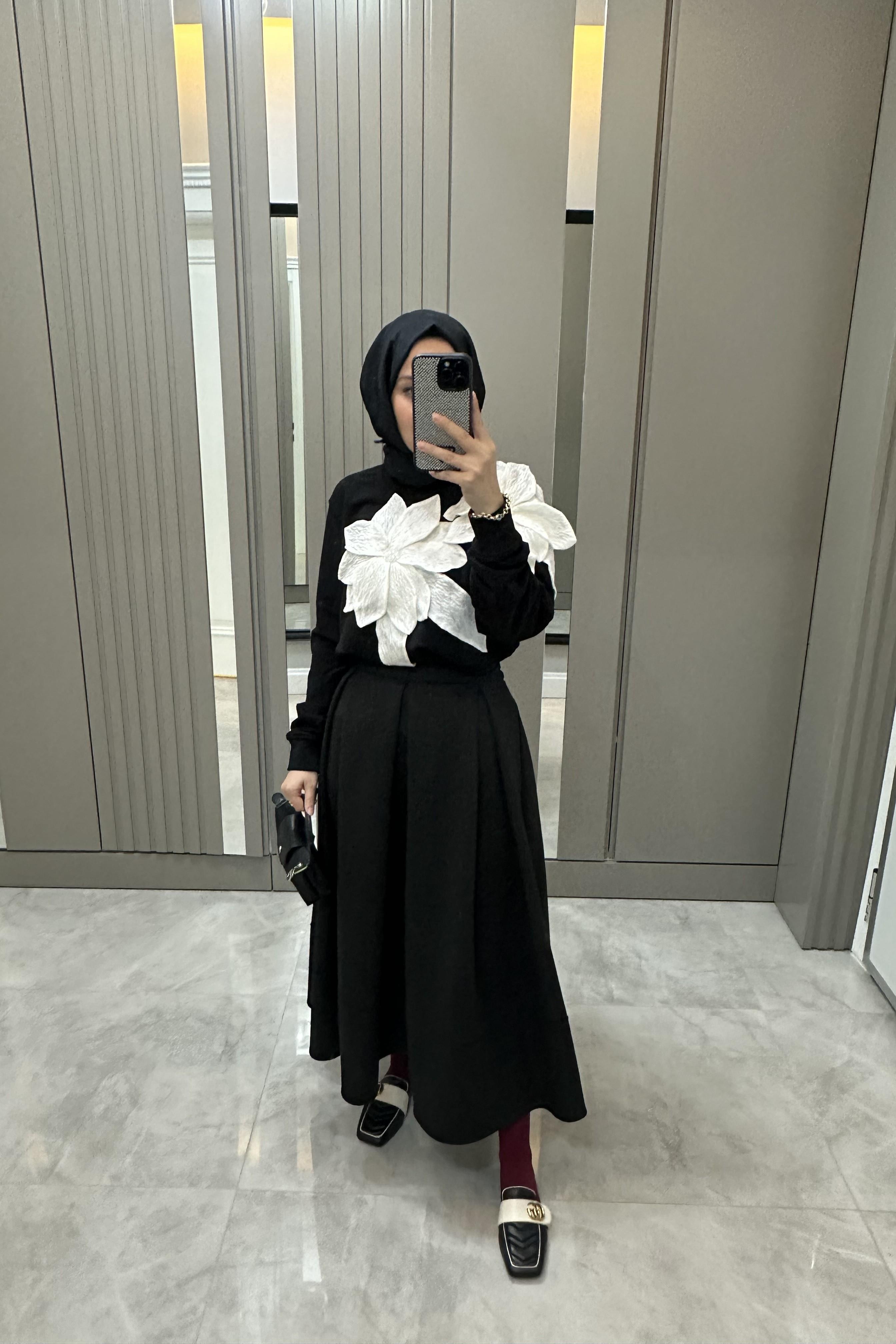 Kabartmalı Çicekli Sweat