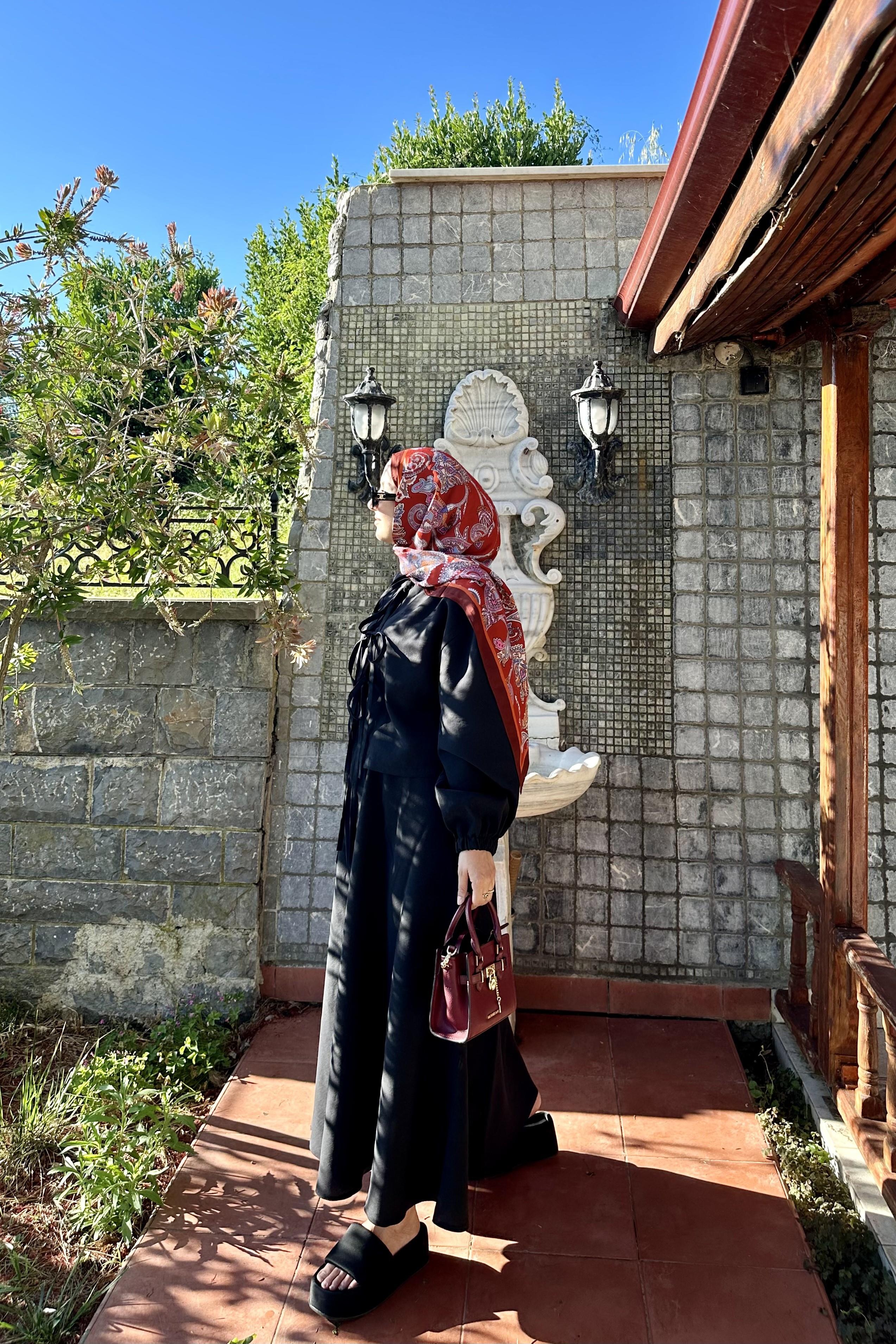 Siyah Bağlama Etekli Takım