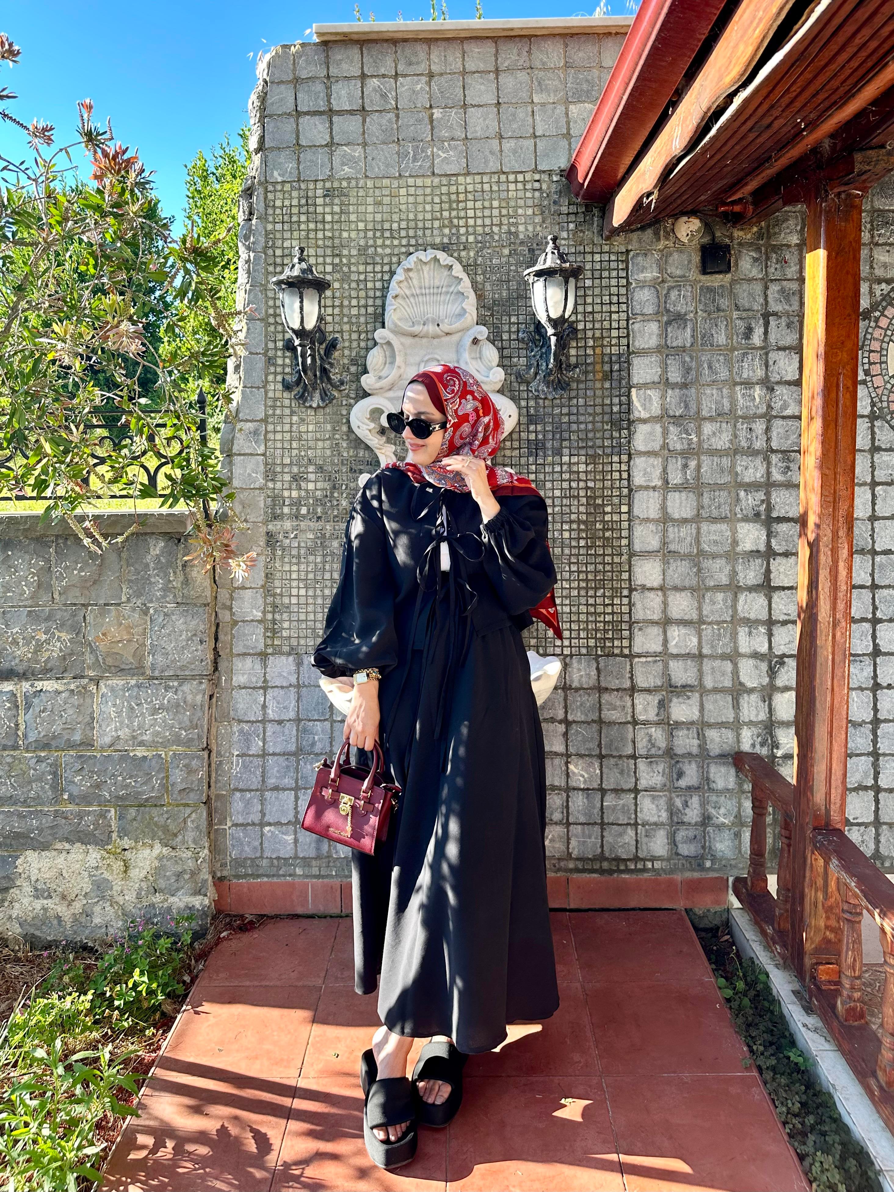 Siyah Bağlama Etekli Takım
