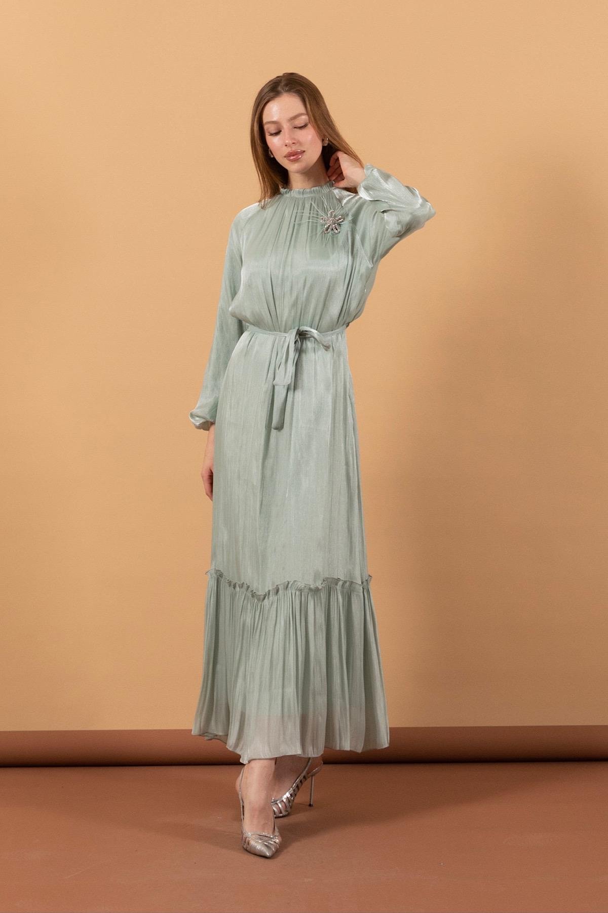 Broş Detay İpek Elbise Mint