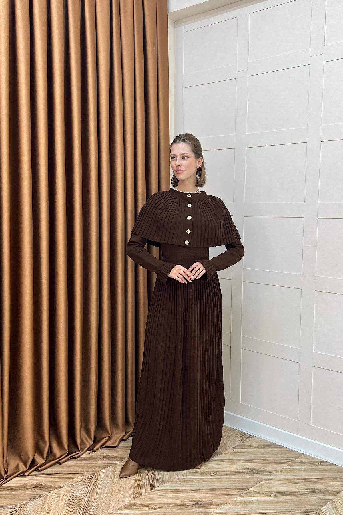 Kelebek Pelerinli Triko Elbise Kahverengi