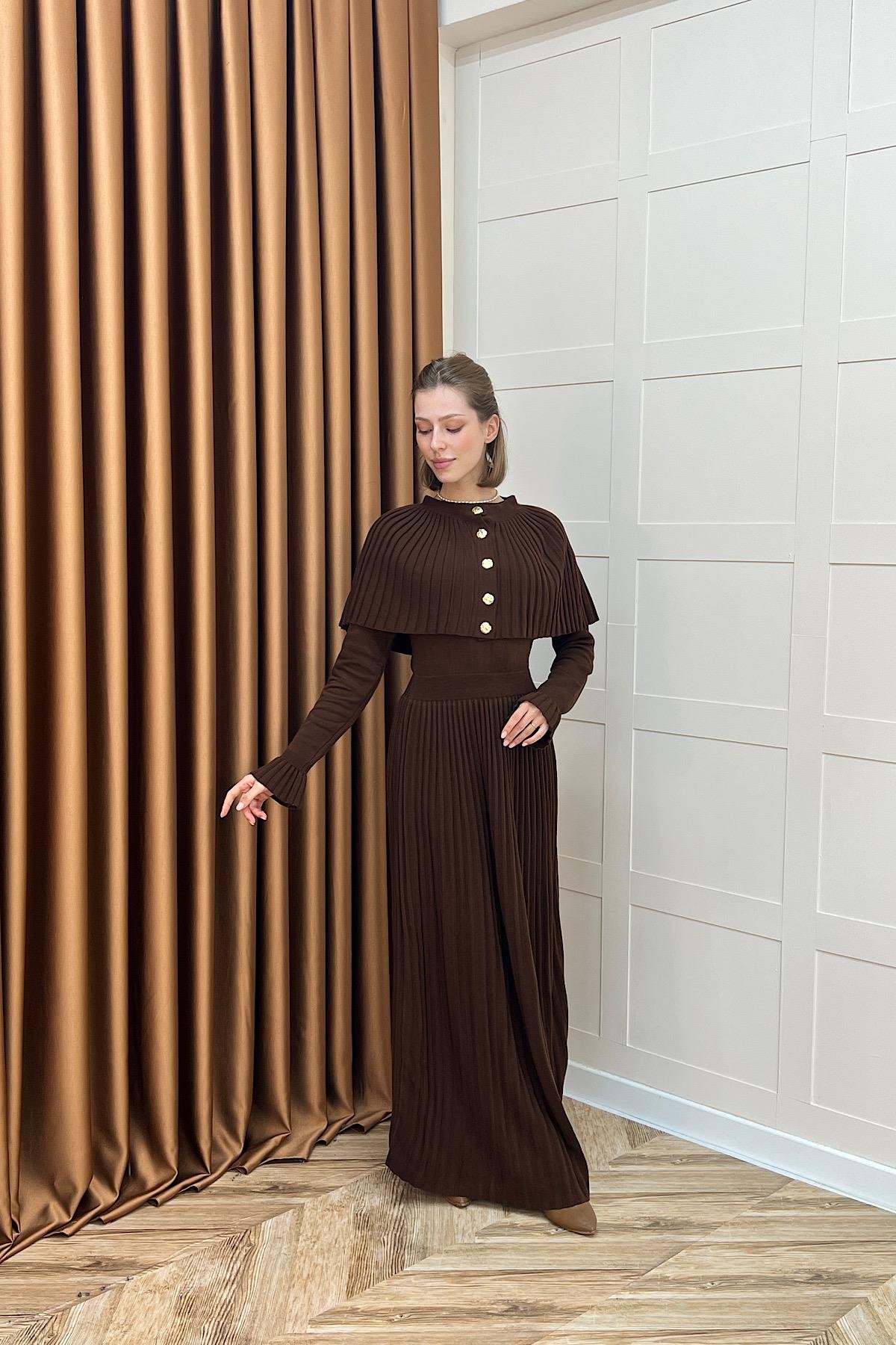 Kelebek Pelerinli Triko Elbise Kahverengi