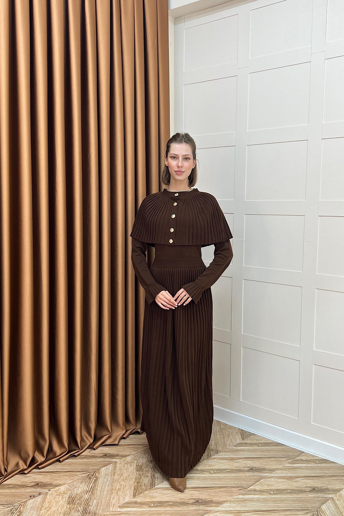 Kelebek Pelerinli Triko Elbise Kahverengi