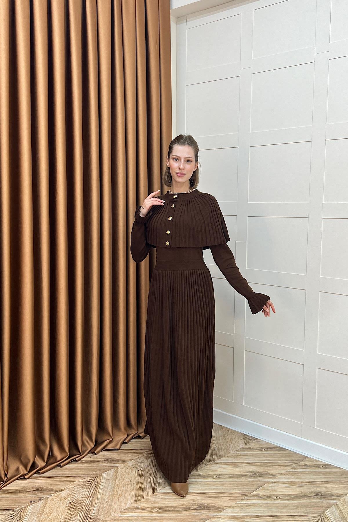 Kelebek Pelerinli Triko Elbise Kahverengi