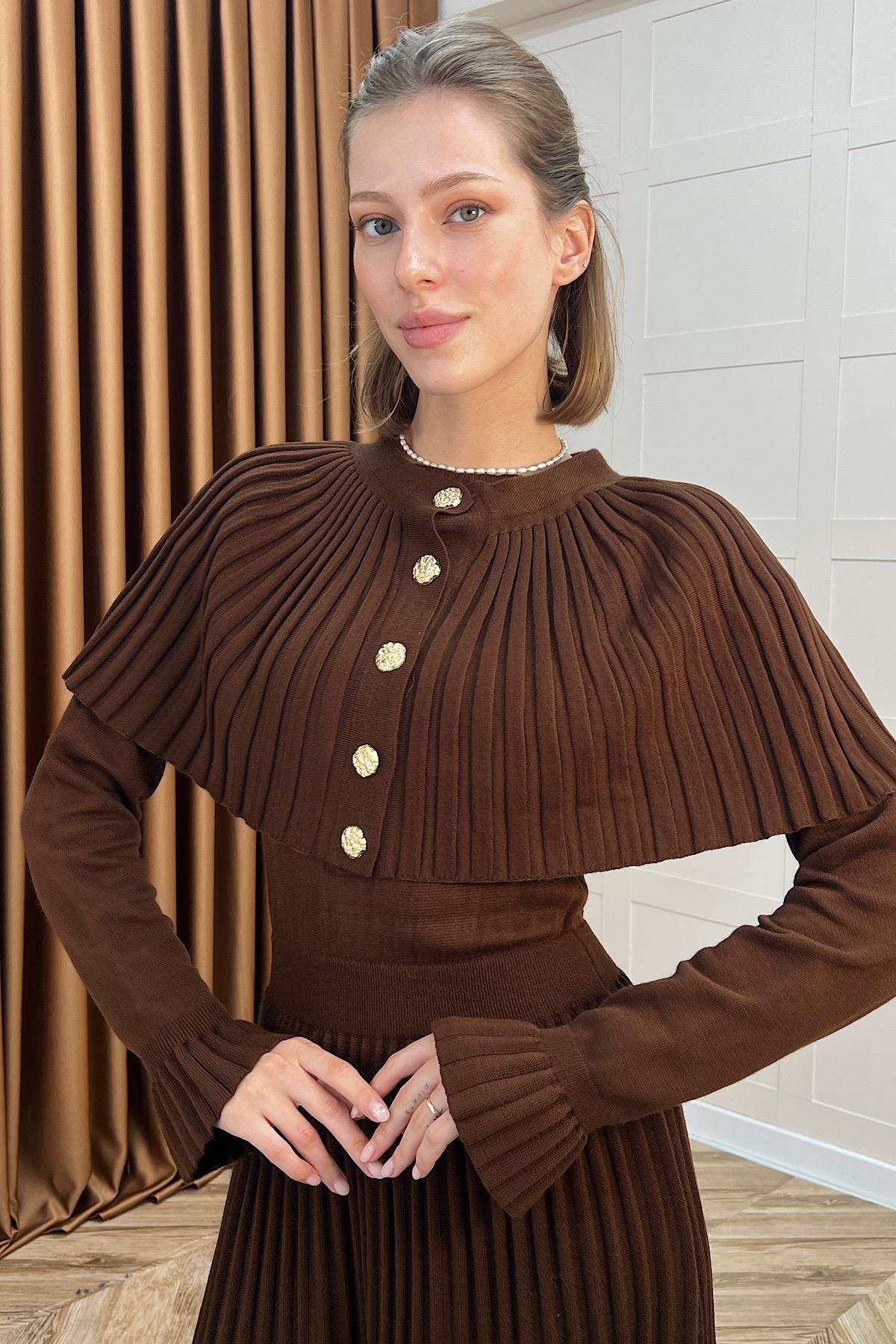 Kelebek Pelerinli Triko Elbise Kahverengi