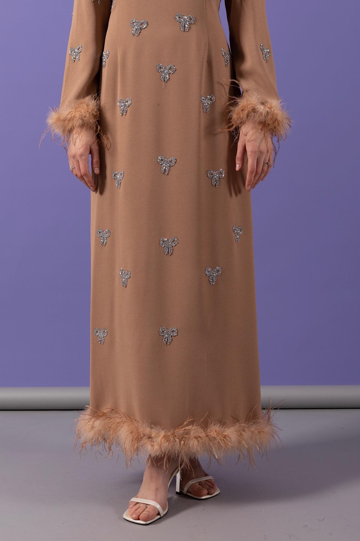 Kolları Tüy Detay Taş İşlemeli Abiye Vizon