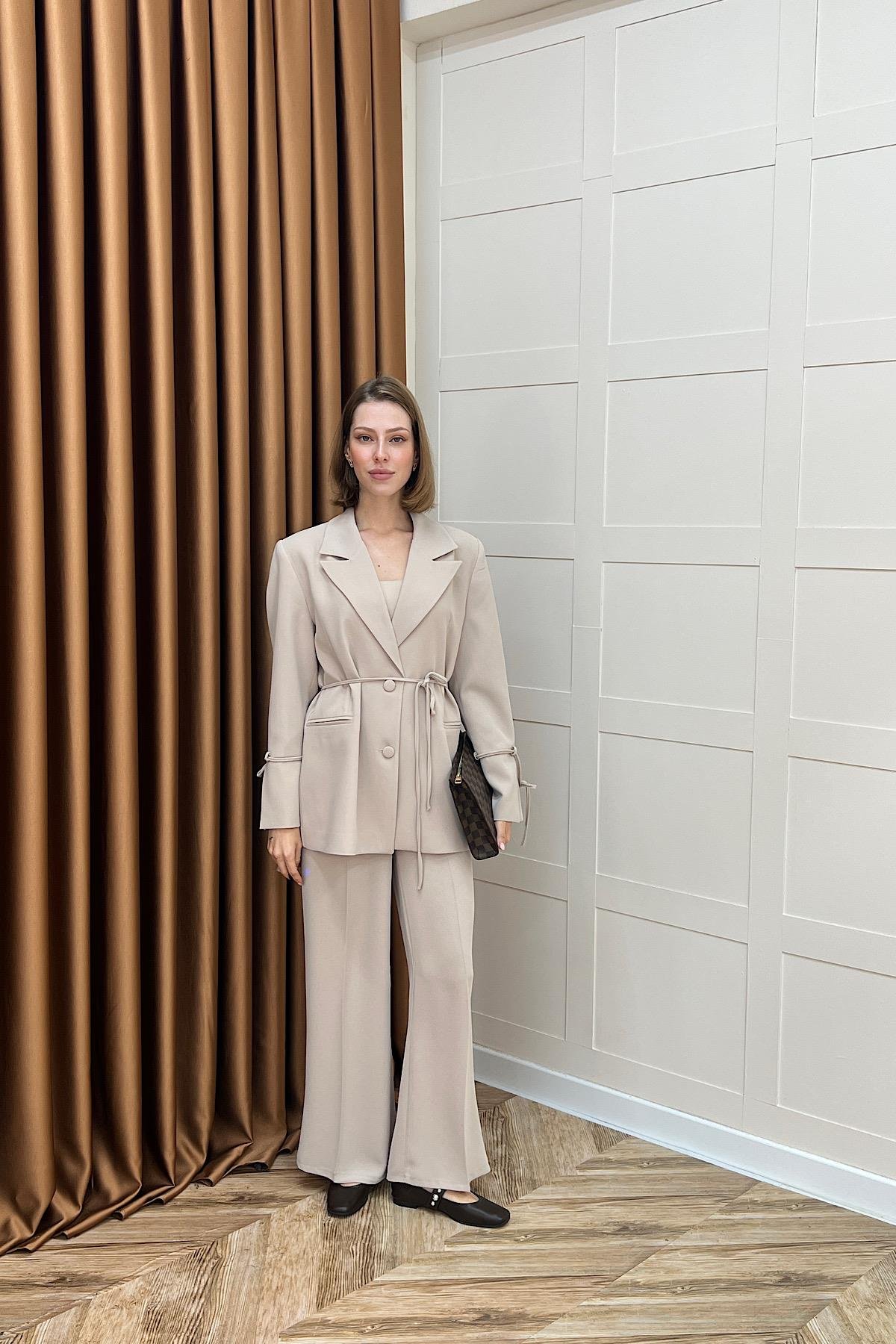 Kuşak Detay Ceket Takım Taş