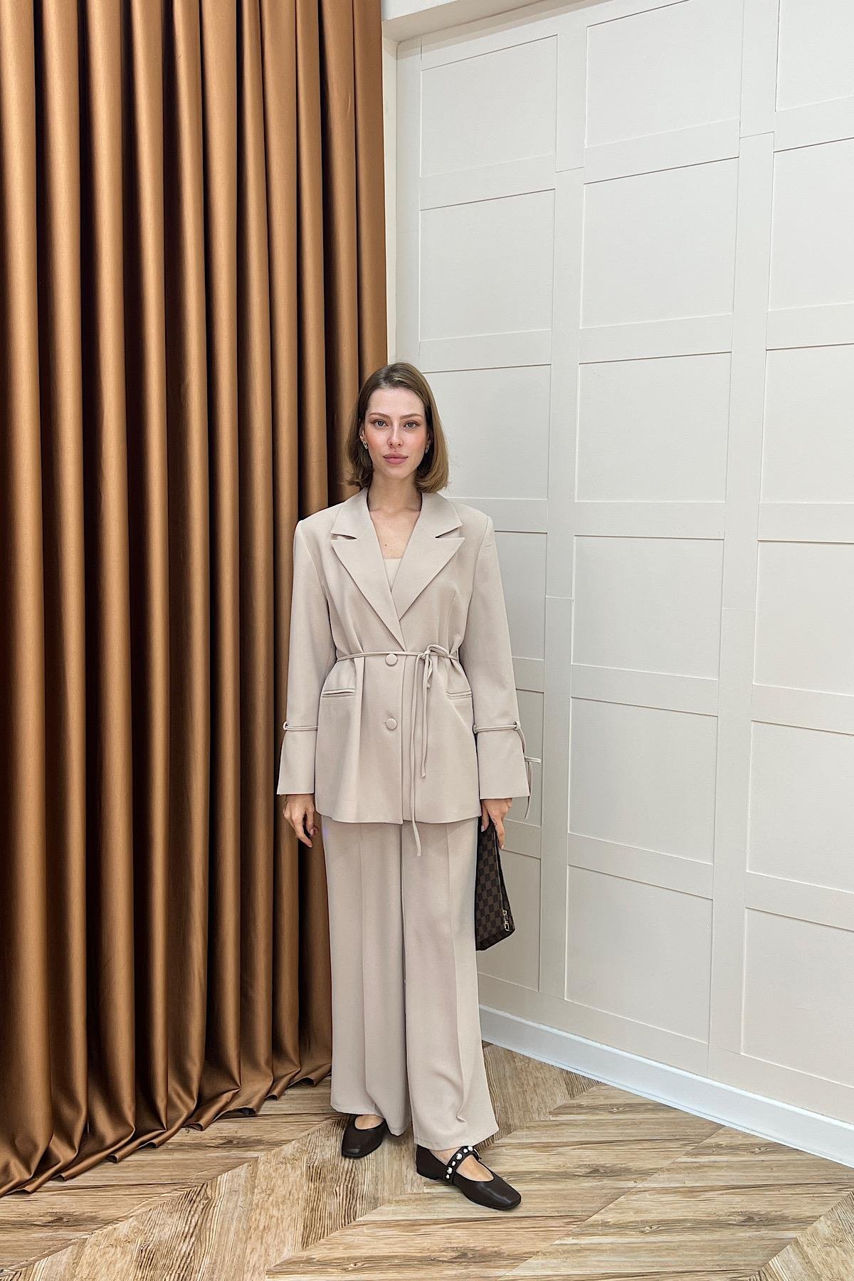 Kuşak Detay Ceket Takım Taş