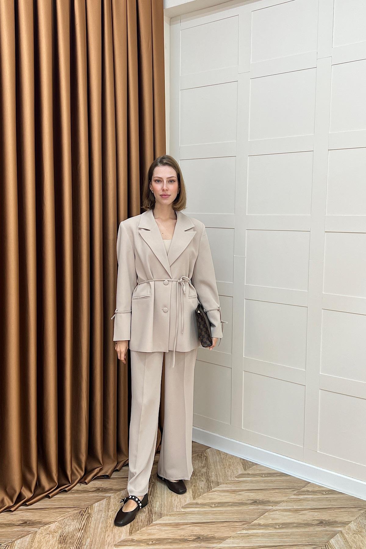 Kuşak Detay Ceket Takım Taş