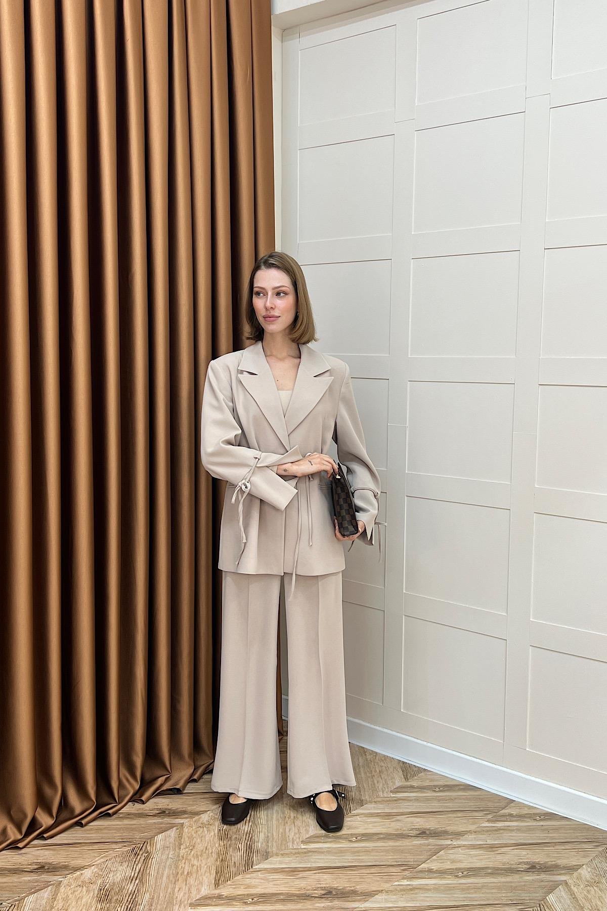 Kuşak Detay Ceket Takım Taş